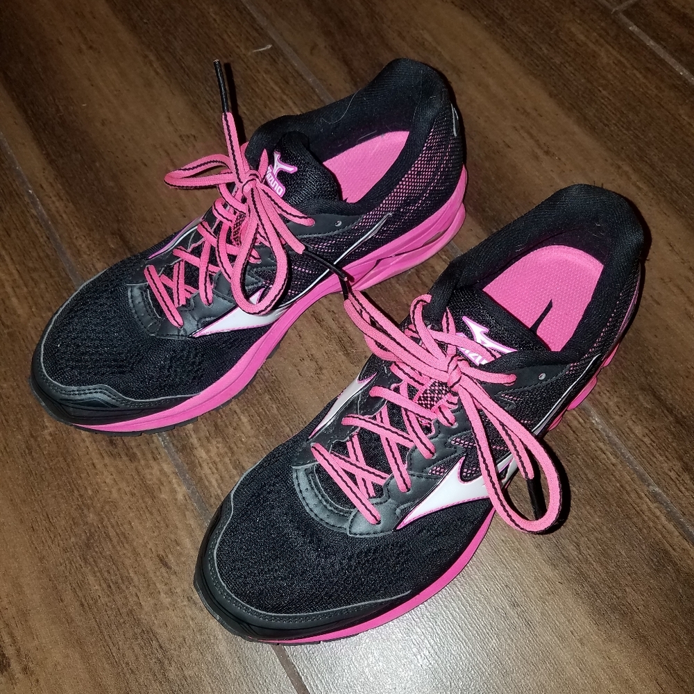 Womens Size 8.5 Mizuno Wave Rider 20